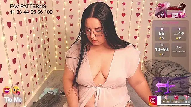 Mellyparker  online show from March 10, 3:38 pm