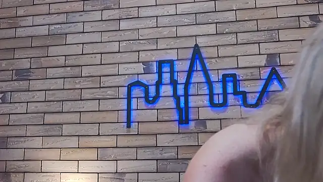 RileyLanna online show from October 3, 3:11 am