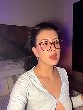 EmaSaenz online show from September 18, 11:36 pm