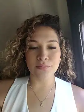 Sara smiiith211 online show from October 5, 9:20 pm