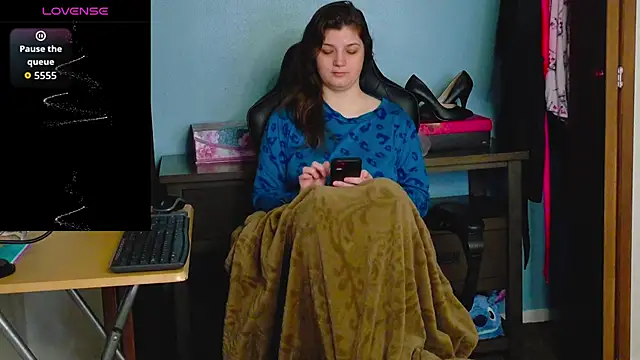 TreeJeanne online show from November 22, 3:42 am