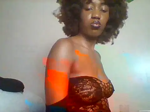 Queeen model online show from June 11, 8:05 pm