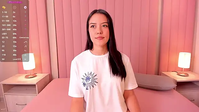 lexiethompson  online show from March 13, 1:12 pm