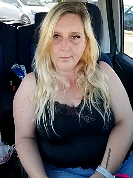 BecciDeluxe online show from May 14, 4:02 pm