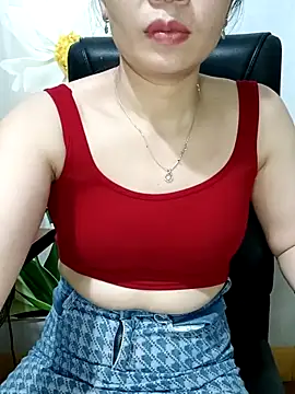 Blythe 69 online show from February 28, 1:21 pm