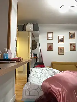 la petite prunette69 online show from October 21, 5:44 am