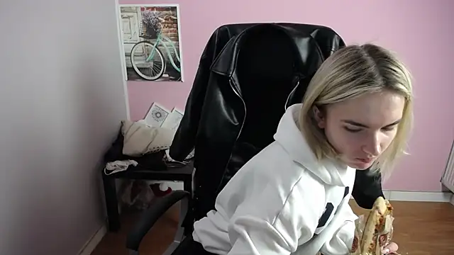 viktoria lovely online show from March 17, 7:34 am