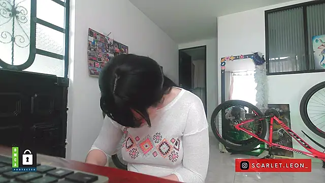 Scarletleon77 online show from September 30, 4:45 pm