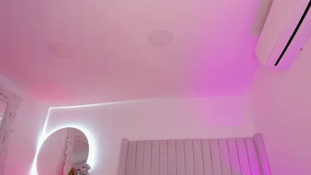 sarah-bonneth online show from January 18, 11:50 am