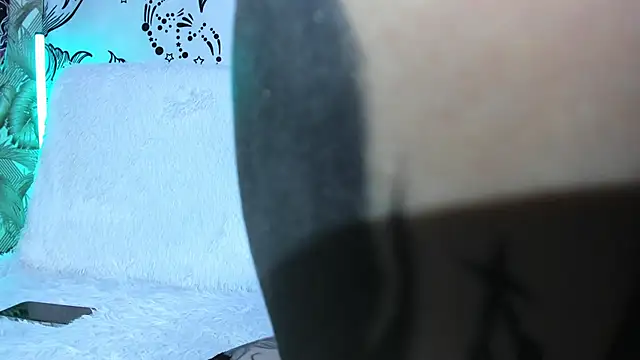 sweeeet poison online show from April 17, 4:03 am