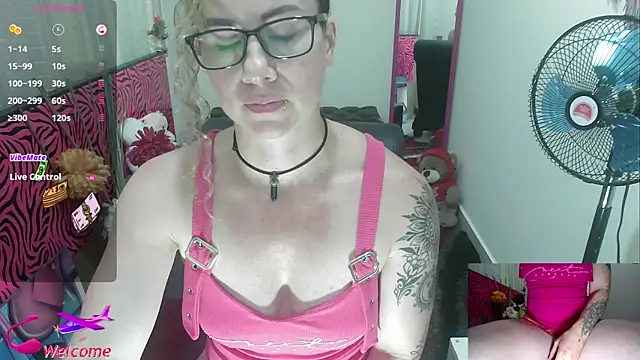 ViickySexy online show from October 1, 7:52 pm