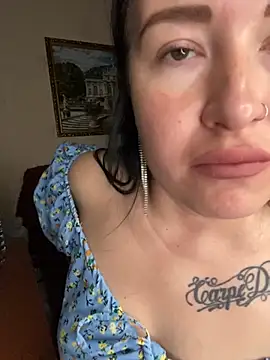 Roxana Bell online show from April 16, 9:39 pm