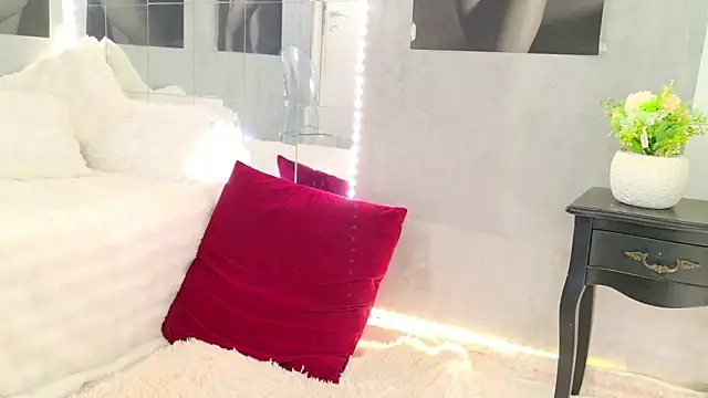 celia chanel online show from February 5, 7:00 am