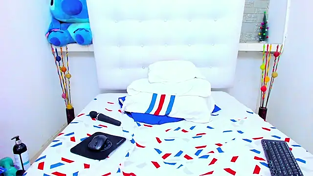 HorniestMilf online show from December 14, 10:59 pm