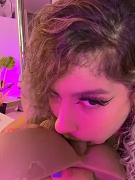 Melina-Smith online show from November 8, 10:26 pm