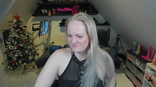 caro kitten online show from December 19, 9:12 am