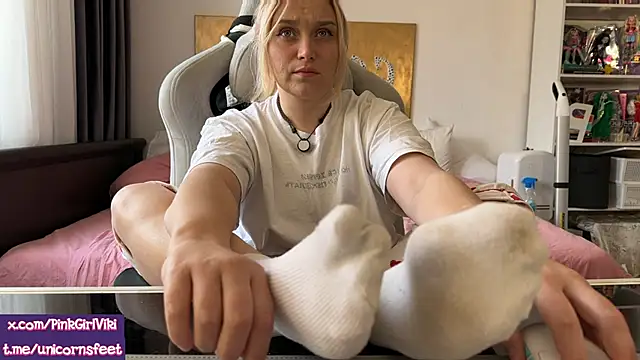 unicornsfeet online show from April 9, 9:59 am