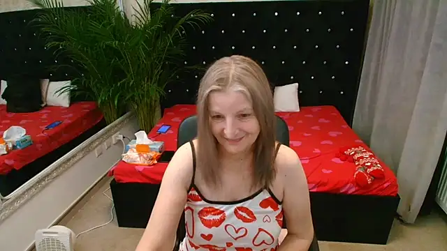 Lilly hott online show from December 20, 7:40 pm