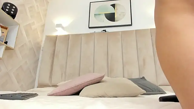 Anniie Queen online show from March 7, 9:00 pm