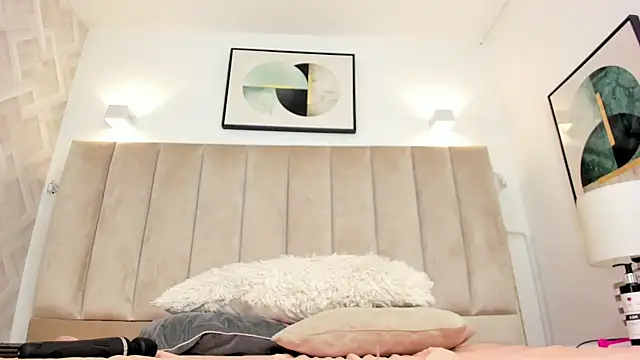 Anniie Queen online show from March 28, 8:36 am