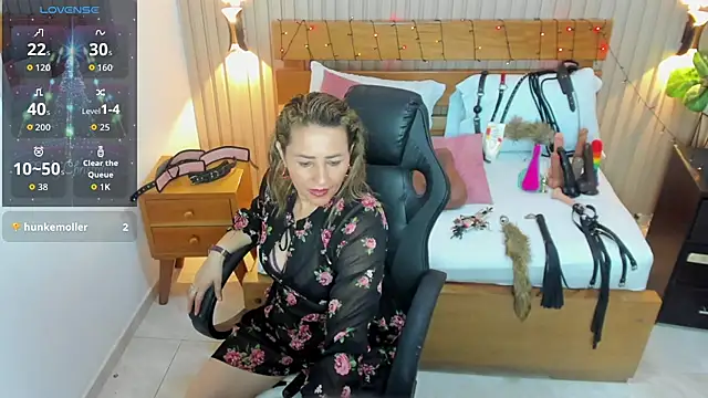 luciana ballesteros  online show from December 17, 1:04 pm