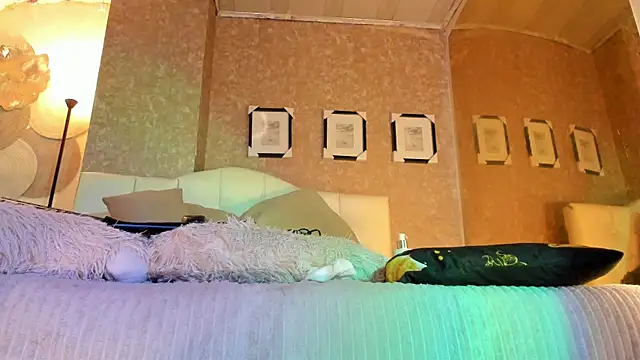 RamonaSimons online show from October 15, 9:39 pm