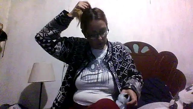 Samanthat33 online show from November 18, 4:35 am