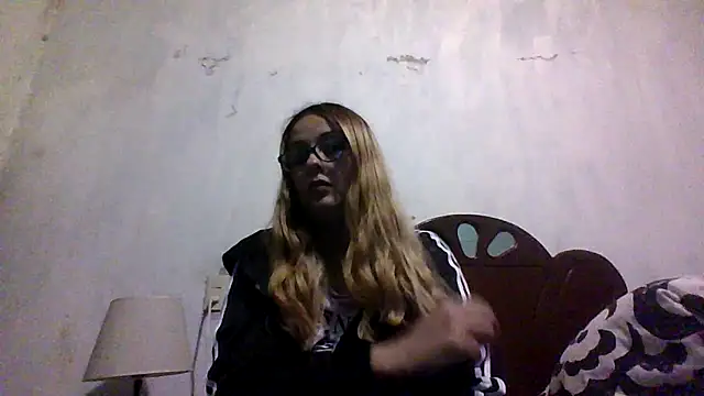 Samanthat33 online show from January 6, 7:56 am