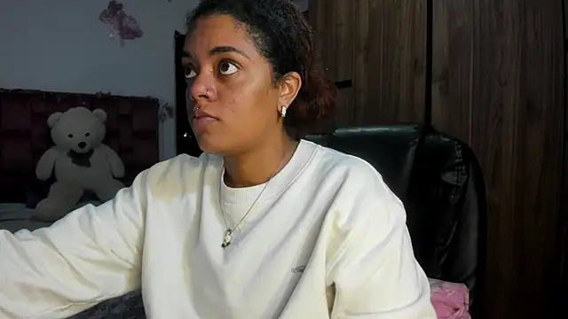 ladyrd1 online show from April 17, 1:40 am