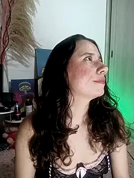 lovely kitt online show from February 6, 6:17 am