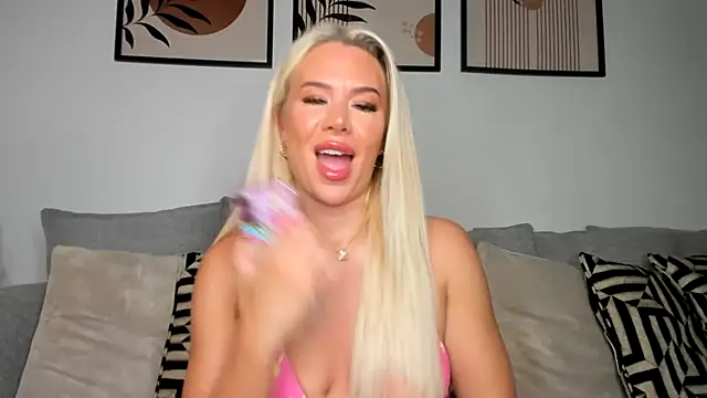 Alexia-Lee online show from October 18, 8:32 pm