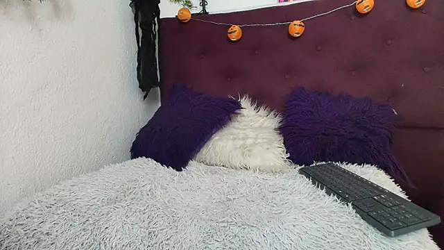 merlinaadams  online show from October 14, 4:20 pm