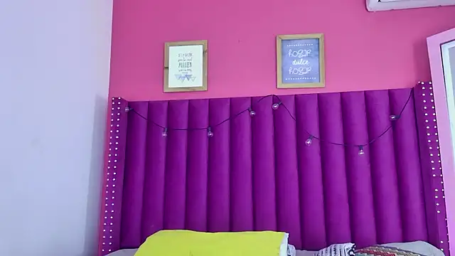 littleebonny online show from February 1, 8:07 pm