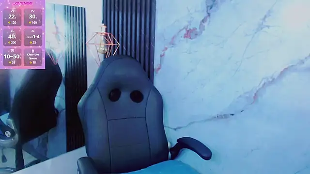 KayleighDreams  online show from March 23, 9:21 pm