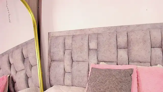 aaryy  online show from January 9, 5:06 pm