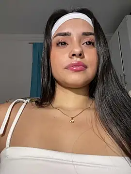 Kimmymadison- online show from February 28, 4:45 am