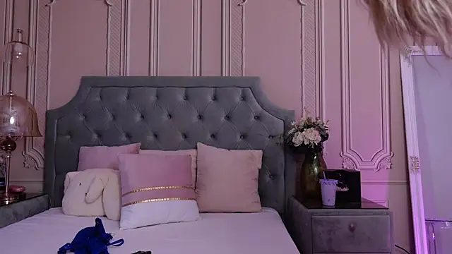 LucyAddison online show from April 26, 3:04 am