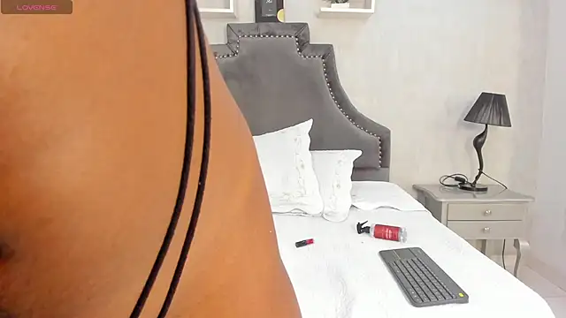 LaurenSnow online show from November 16, 3:45 pm