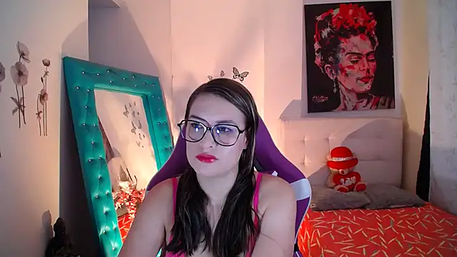 esmeraldaa230 online show from September 15, 7:32 pm