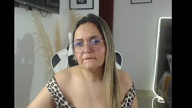 samy vsn online show from October 11, 8:11 pm