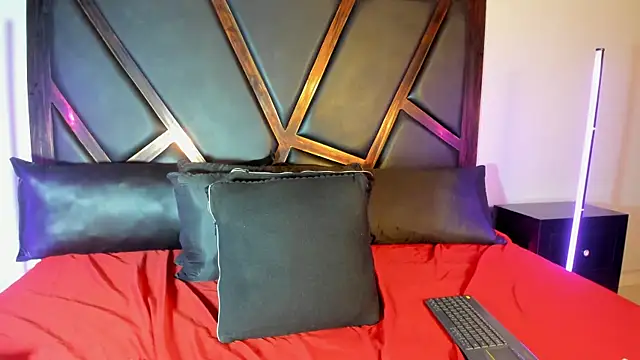 EmiliWilliams online show from March 9, 2:15 am