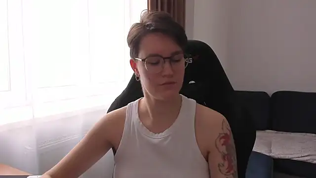 JessieFlower online show from April 5, 8:02 am