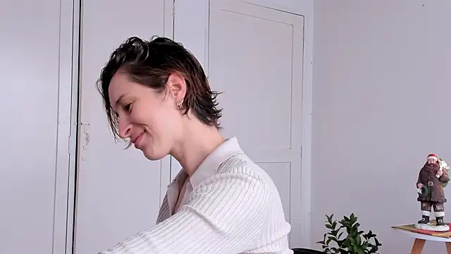 cuddlingbunny online show from November 21, 3:58 pm