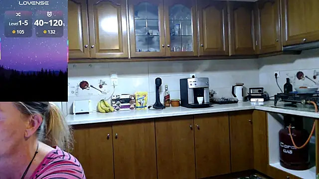 JennaDeluxe online show from February 10, 6:00 pm