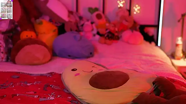 Snapshot of SweetyKitty18 chatting on October 16, 5:48 pm SweetyKitty18 online show from October 16, 5:48 pm