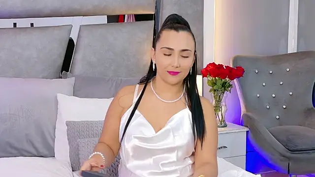 Evangeline Taylorr online show from October 4, 8:02 pm