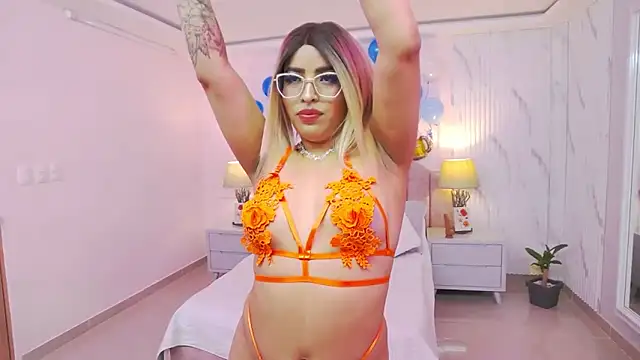 MadelaineJones online show from October 1, 8:25 pm