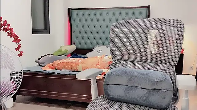 Berrysweet 68 online show from February 4, 1:58 pm