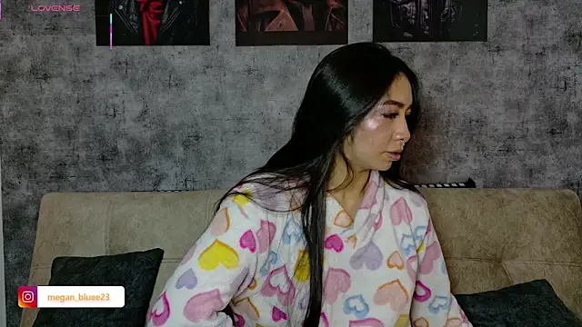 megan bluee23 online show from April 13, 3:24 pm