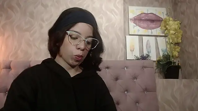 EmmaCowperr online show from January 11, 5:01 am